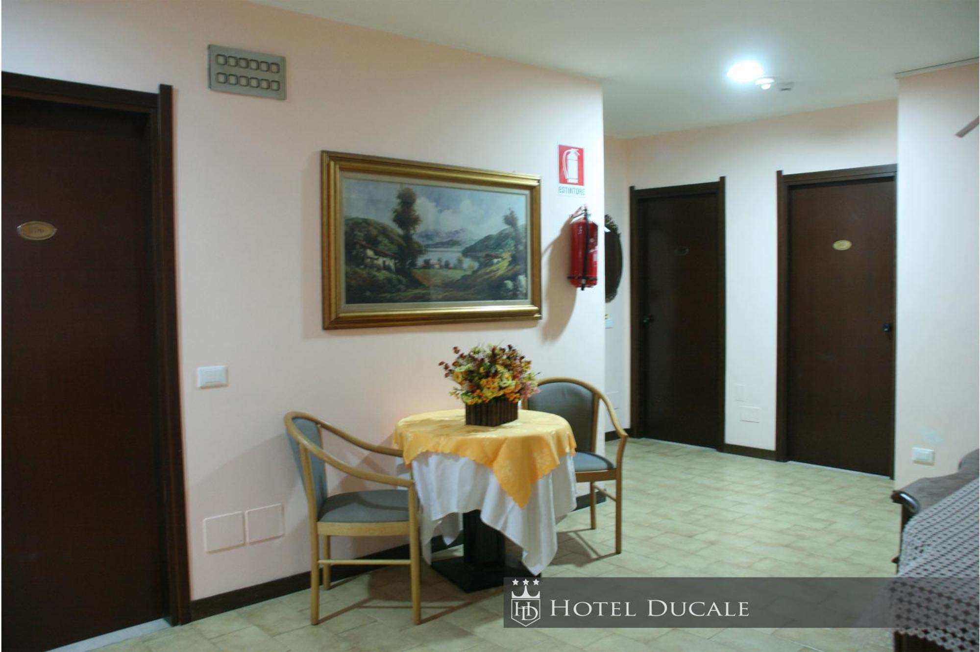 Hotel Ducale 비제바노 외부 사진
