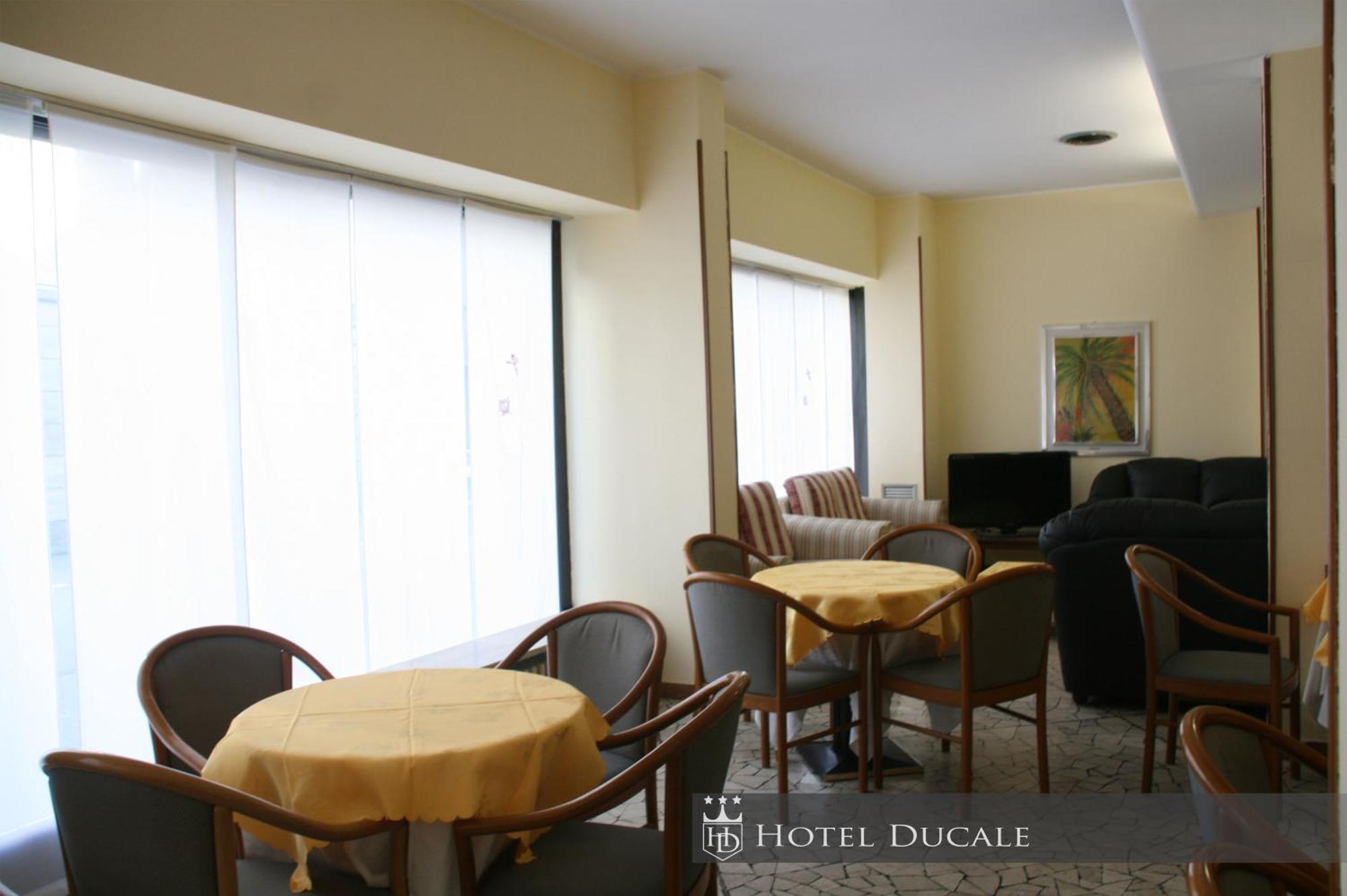 Hotel Ducale 비제바노 외부 사진